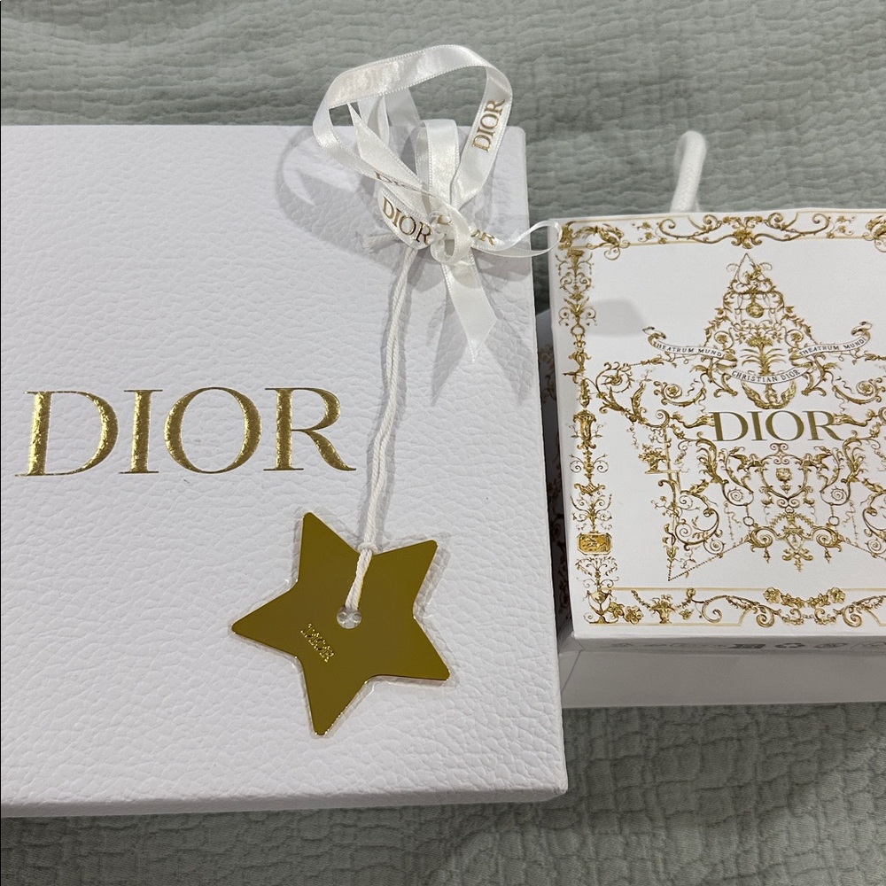Dior White and Gold Gift Box with Decorative Bag with Star Ornament - Picture 3 of 9